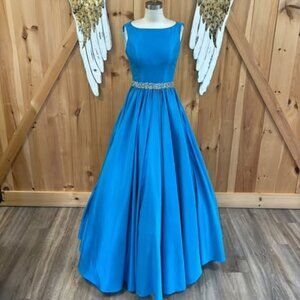 Stunning Vintage-Inspired Tiffany Blue Ball Gown – Elegant & Timeless